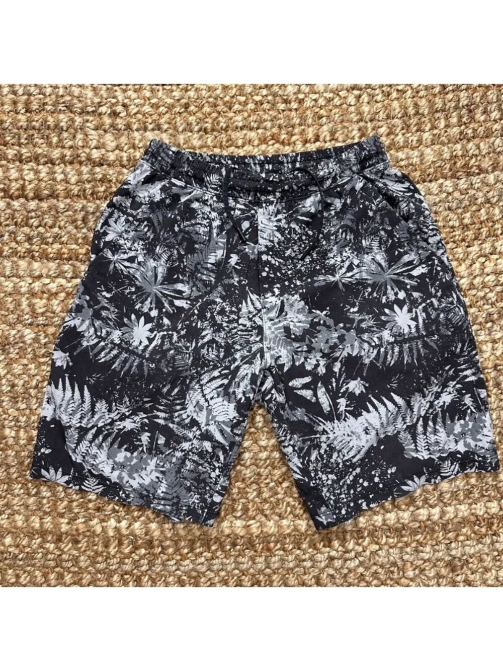 Lululemon Pace Breaker Shorts Men’s Small Canopy Ice Grey Black Style M7AB1S
